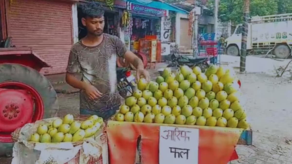 कांवड़ यात्रा से पहले मुजफ्फरनगर में फल और दुकान वालों ने टांगे नाम, ओवैसी भड़के