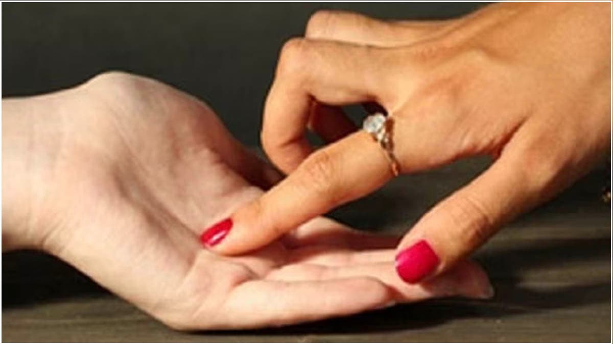 Palmistry: पति के लिए बेहद लकी होती हैं ये महिलाएं, जिनकी हथेली पर होती हैं ये खास रेखाएं और निशान