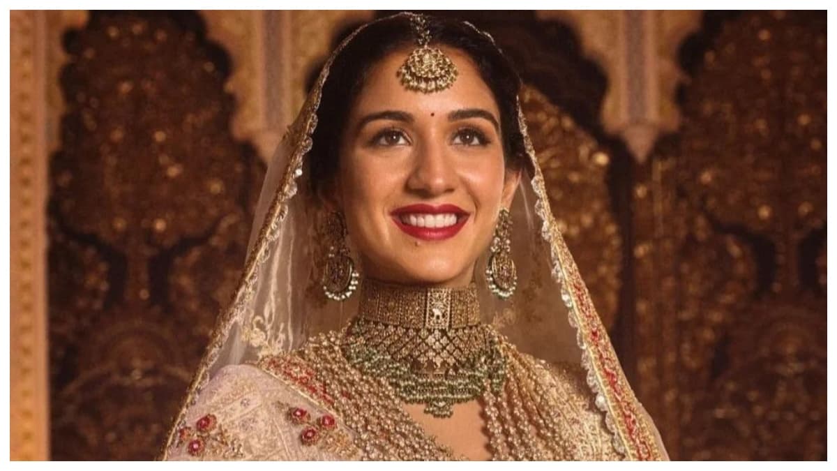पिता का हाथ थामे नजर आई Radhika Merchant, शादी में भावुक हुई अंबानी परिवार की बहू
