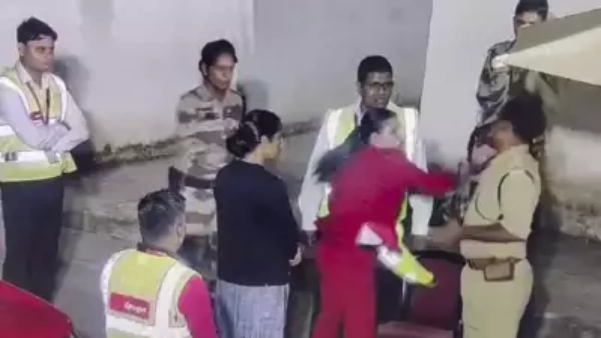 'एक रात का कितना लोगी...आ जाना' जयपुर एयरपोर्ट पर SI को लड़की ने क्यों मारा थप्पड़?