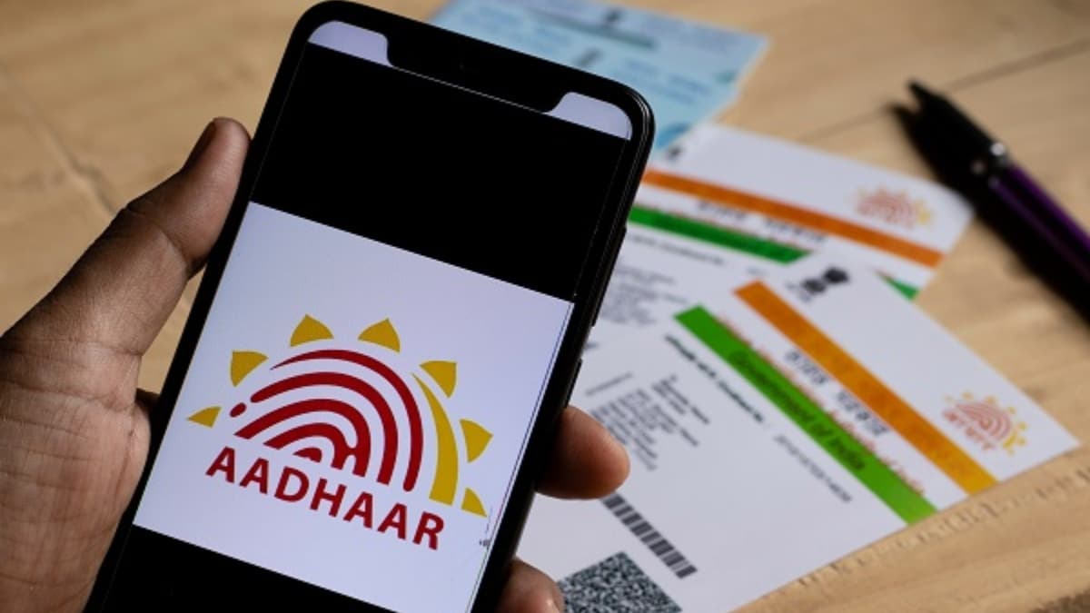 Aadhaar Card को लेकर बड़ा अपडेट! 14 सितंबर नहीं, Free में आधार में बदलाव की ये है लास्ट डेट