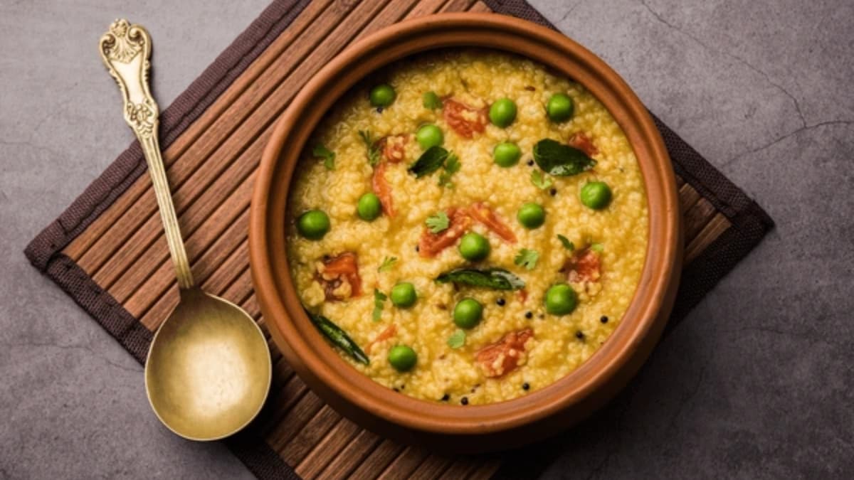 Instant Breakfast Recipe: नाश्ते में खाना है कुछ हेल्दी, झटपट बनाएं ओट्स दलिया की ये रेसिपी