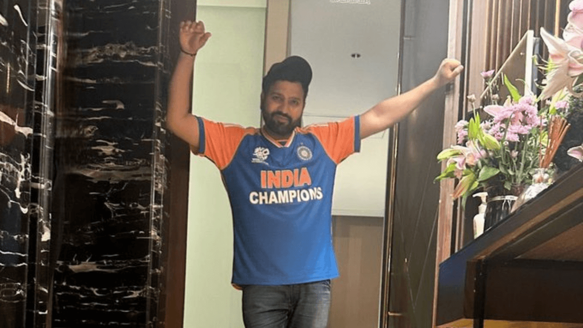 Video: विक्ट्री परेड के बाद घर पहुंचे रोहित शर्मा को मिला Surprise