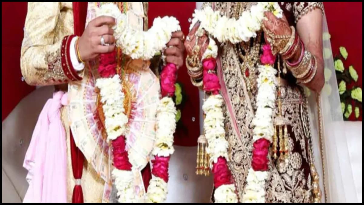 पति ने किया अपनी ही पत्नी का कन्यादान, बचपन के प्रेमी से कराई पत्नी की शादी