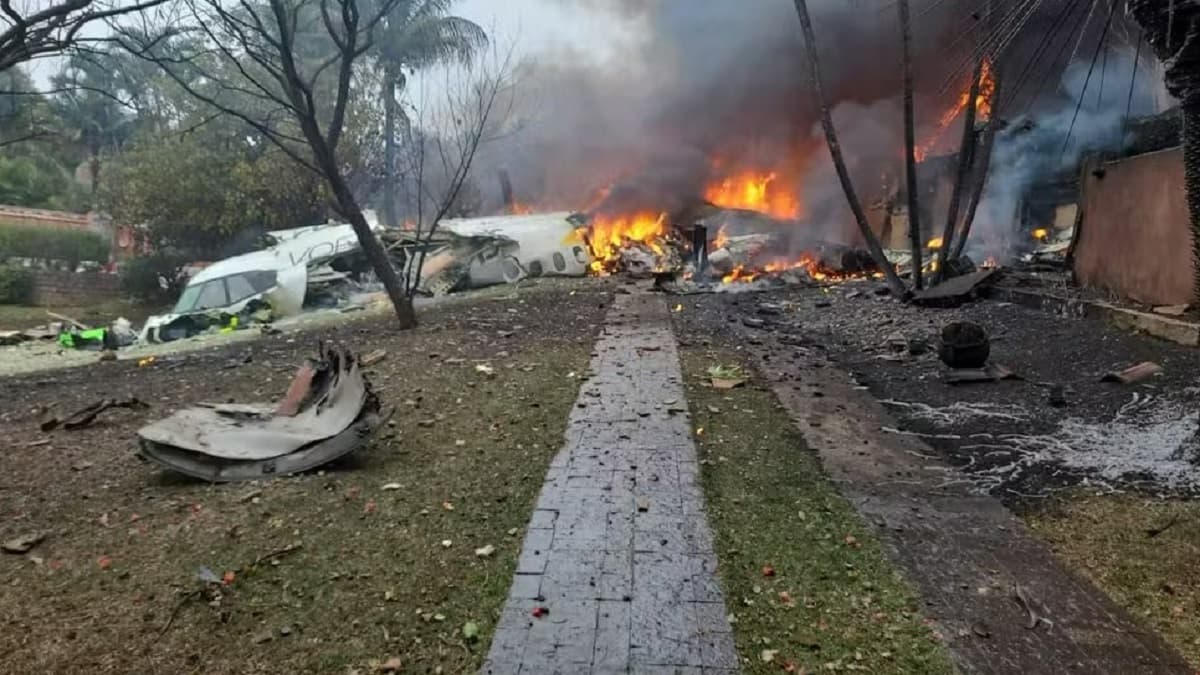 2 घंटे, भयानक चीखें और भीषण धमाका...प्लेन क्रैश से पहले ब्लैक बॉक्स में रिकॉर्ड हुए 62 लोगों के आखिरी पल
