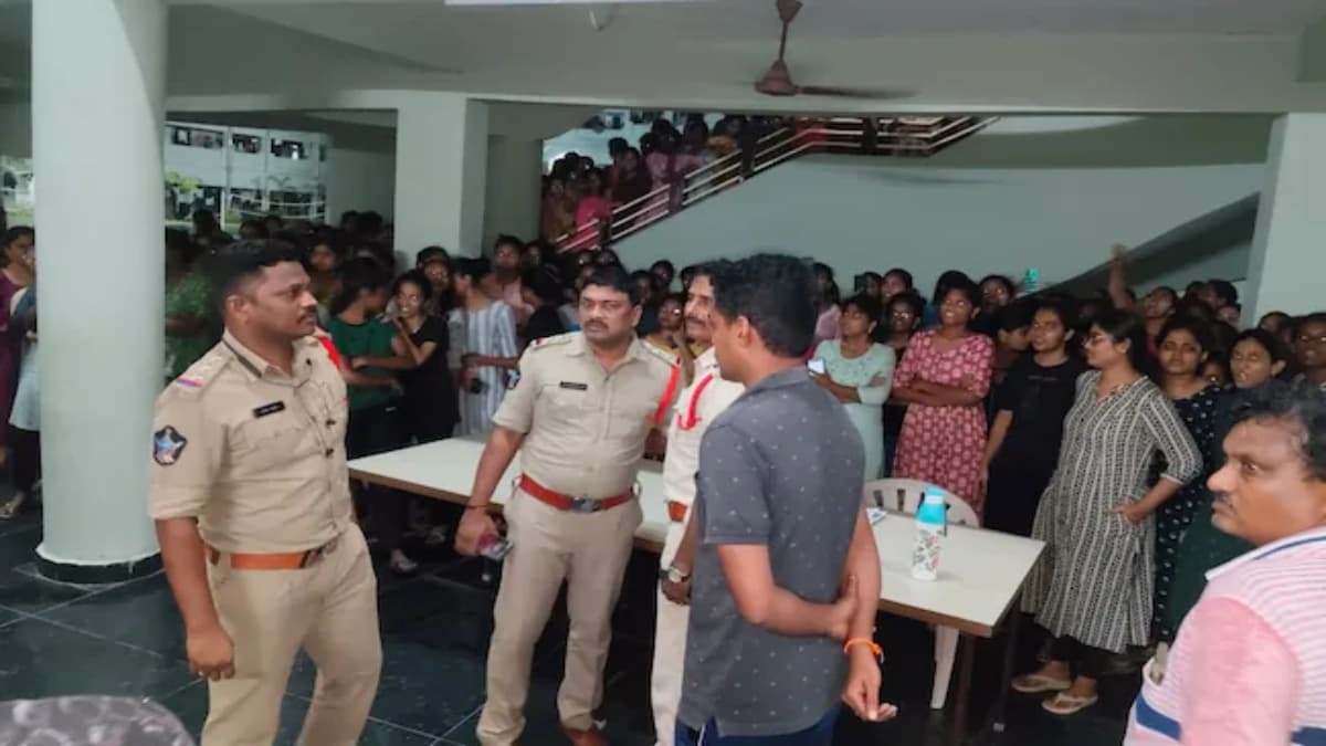 गर्ल्स हॉस्टल के बाथरूम में कैमरे से बने 300 वीडियो, आरोपी कॉलेज छात्र के लैपटाप से खुलासा