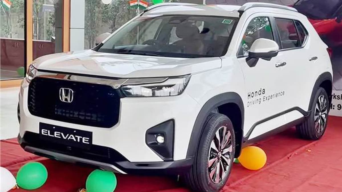 स्टॉक नहीं हुआ खत्म! 4.50 लाख के डिस्काउंट पर खरीदें ये चमचमाती SUV