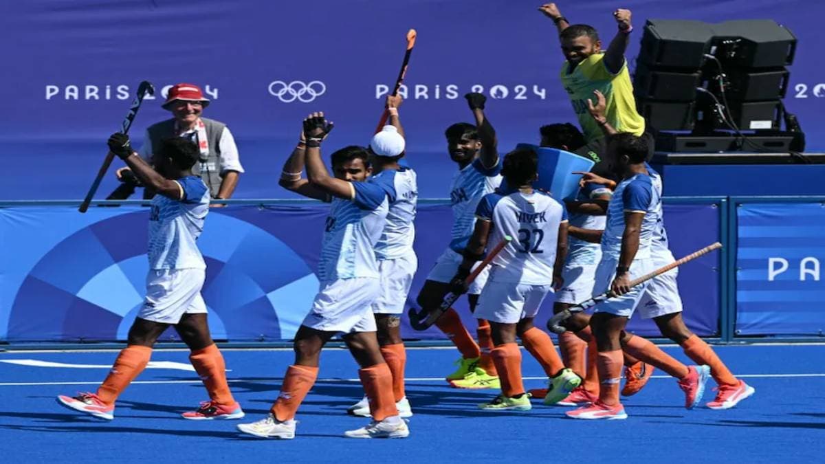 Paris Olympics में ब्रॉन्ड मेडल जीतकर लौटी इंडियन हॉकी टीम का हुआ जोरदार स्वागत, देखें तस्वीर 