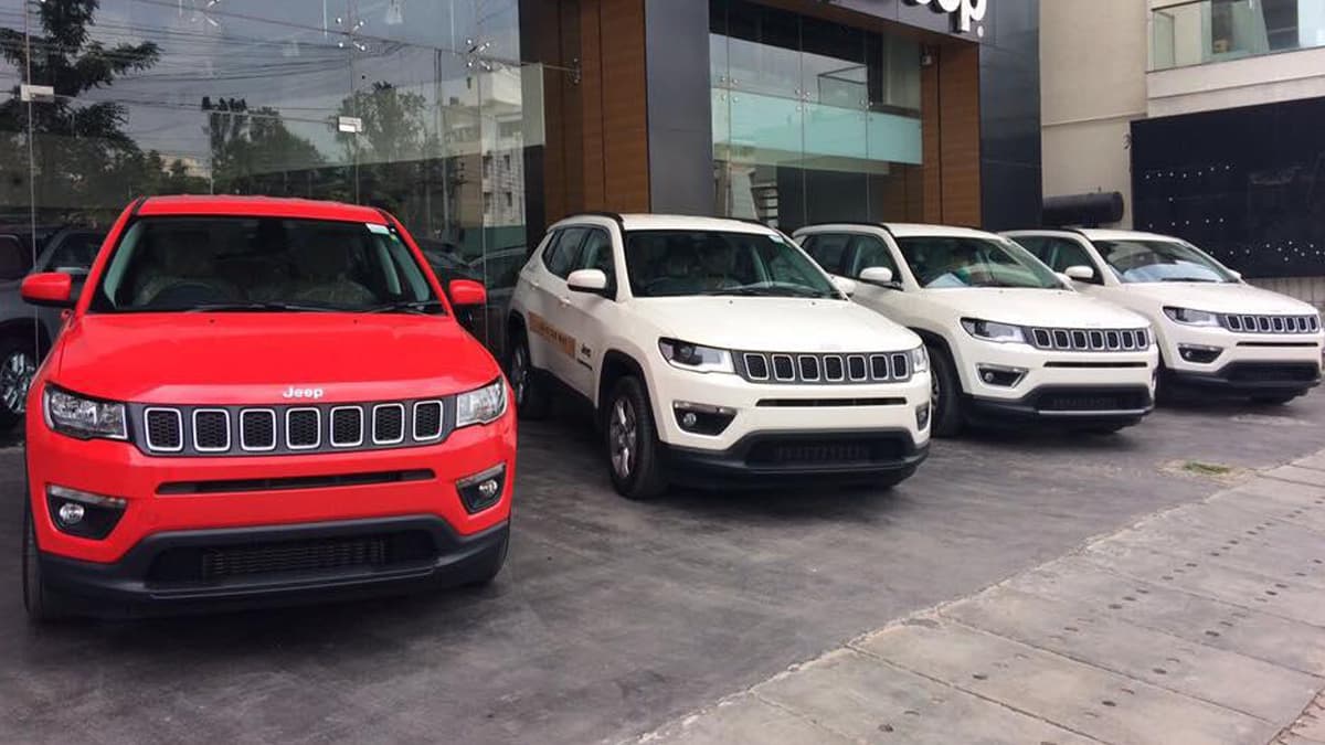 Jeep Compass का तेजी से स्टॉक हो रहा है क्लियर, उठा लो 2 लाख का डिस्काउंट