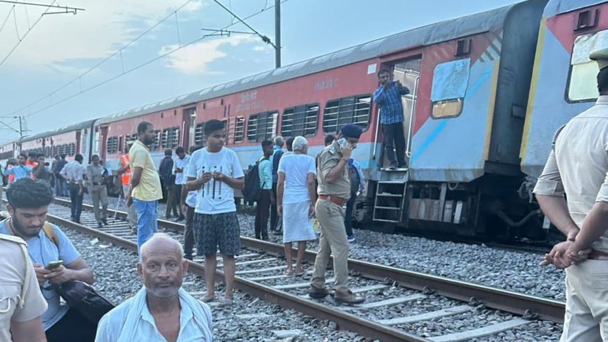 Watch: साबरमती एक्सप्रेस के हादसे की तस्वीरें और वीडियो, कानपुर से हेल्पलाइन नंबर जारी
