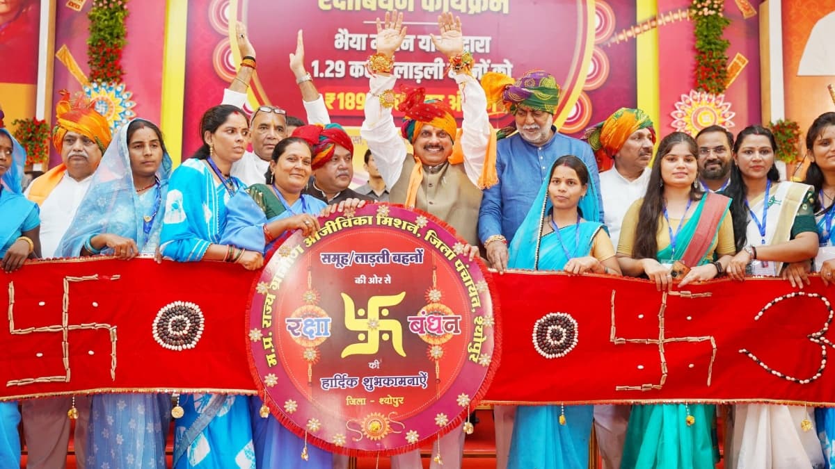 मध्य प्रदेश की लाड़ली बहनों के खाते में मुख्यमंत्री मोहन यादव ने सिंगल क्लिक से भेजे 1500 रुपये, टीकमगढ़ को भी मिली ये सौगात
