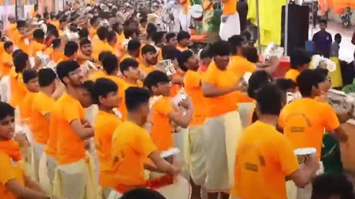 बाबा महाकाल की सवारी में 1500 डमरूओं से निकली भस्मआरती की धुन, बना विश्व रिकॉर्ड