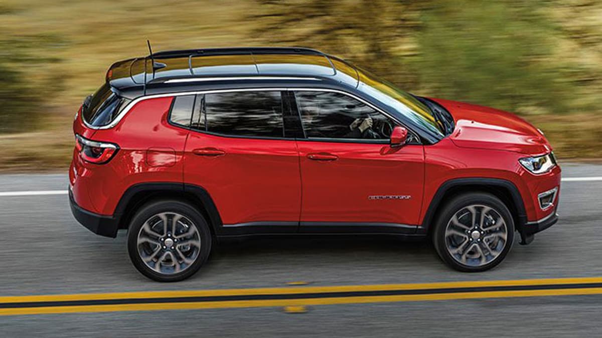इस धांसू SUV पर 2.50 लाख का डिस्काउंट, स्टॉक खत्म होने से पहले डील करें पक्की