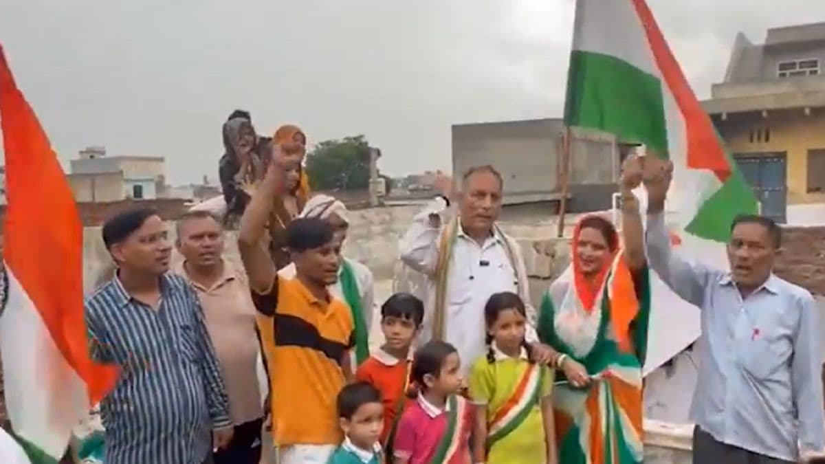 सचिन के साथ तिरंगा फहराती सीमा हैदर का वीडियो वायरल, लोग बोले- इनसे बड़ा कोई देशभक्त है क्या?