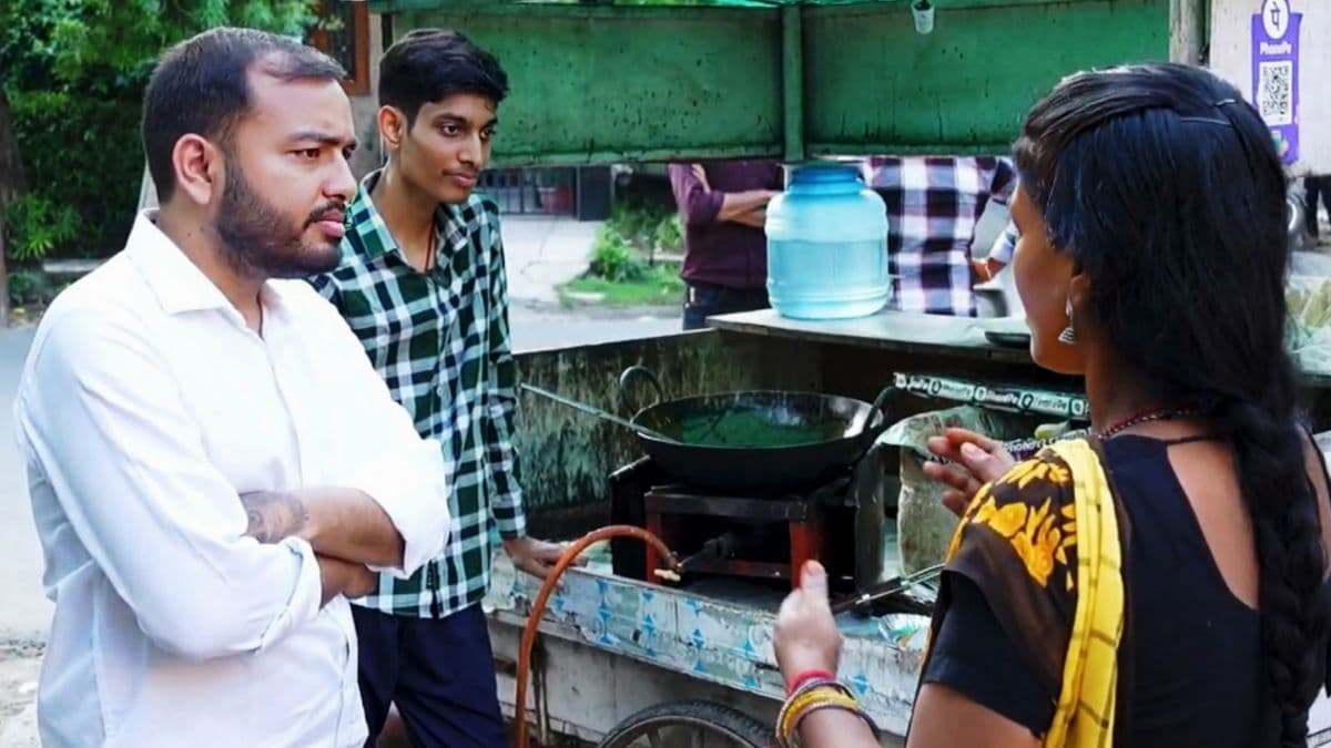समोसा बेचने वाले 18 साल के लड़के ने NEET एग्जाम किया क्रैक, खुद मिलने पहुंचे Physics Wallah के अलख पांडे