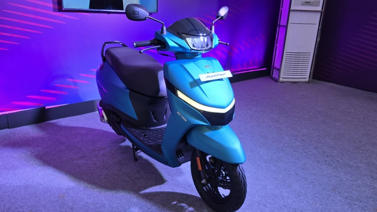फैमिली के लिए आया नया TVS Jupiter 110, सीट के नीचे रख पायेंगे अब 2 हेलमेट