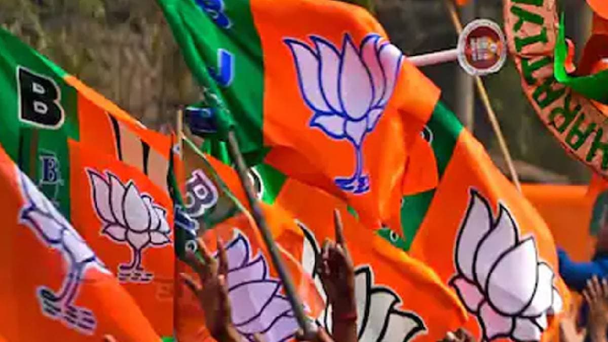 इस्तीफा, बगावत... जम्मू-कश्मीर में BJP की बढ़ी मुश्किलें, अब रामबन जिला उपाध्यक्ष को पार्टी से निकाला