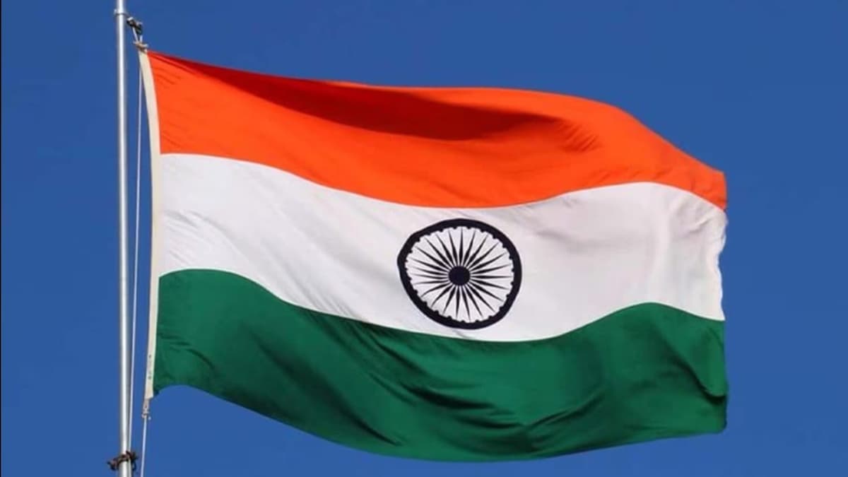 मुख्यमंत्री मोहन यादव ने तिरंगा लहराकर किया यात्रा का शुभारंभ, यात्रा में शामिल लोगों में दिखा जोश