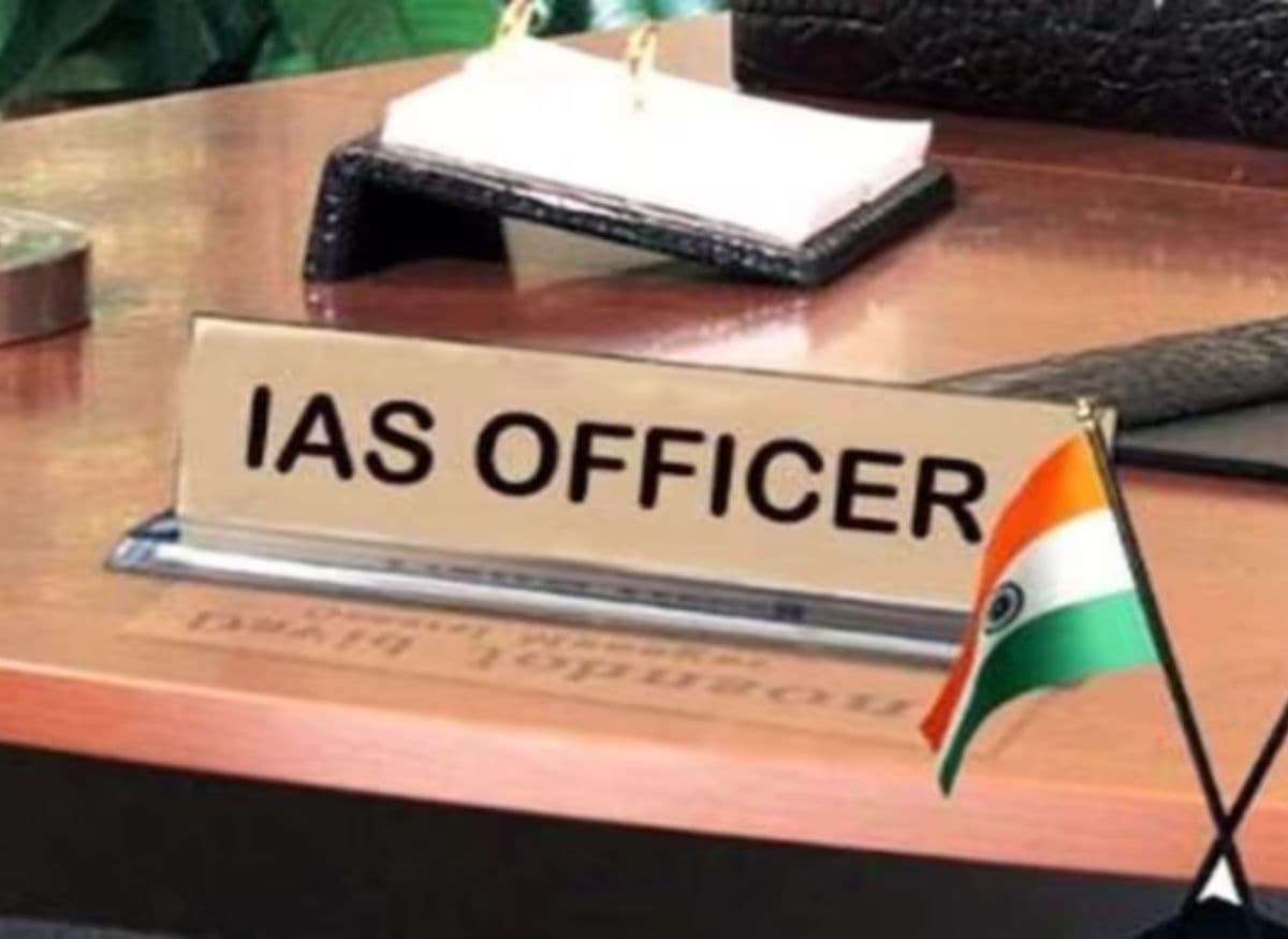 भारत में बनेंगे 'बिना परीक्षा IAS ऑफिसर', क्या विदेशों में भी है इस तरह का सिस्टम?