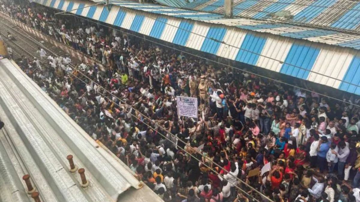 Badlapur Protest: महाराष्ट्र बंद का ऐलान, CM शिंदे बोले-प्रदर्शन में राजनीति, पढ़िए अपडेट्स