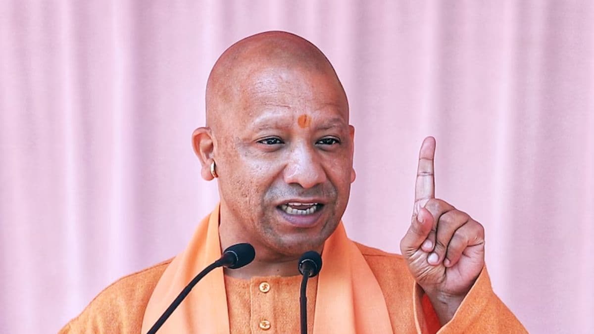 UP में लाखों सरकारी कर्मचारियों की अटक सकती है सैलरी?  IAS, PCS पर भी संकट