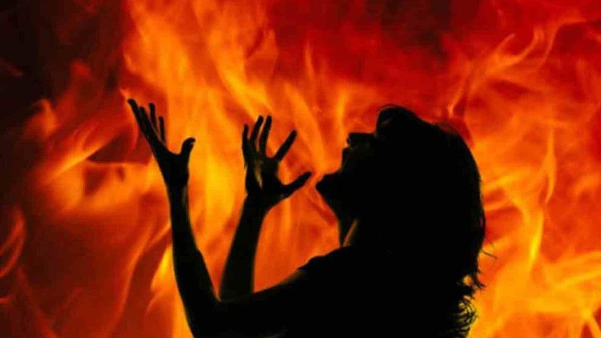शादीशुदा मर्द से मोहब्बत की कीमत जान देकर चुकाई, पति की प्रेमिका को पत्नी ने जिंदा जलाया