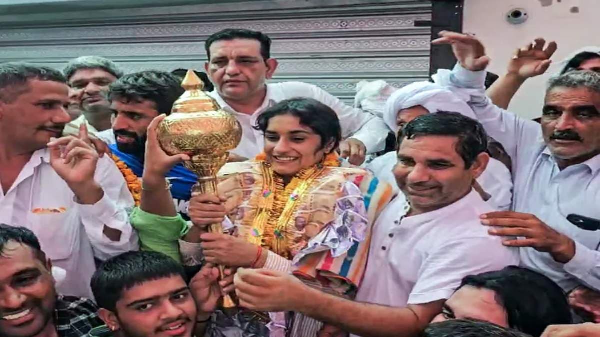 Vinesh Phogat को गोल्ड मेडल के साथ मिले 16 करोड़ रुपये? पति सोमवीर ने किया बड़ा खुलासा