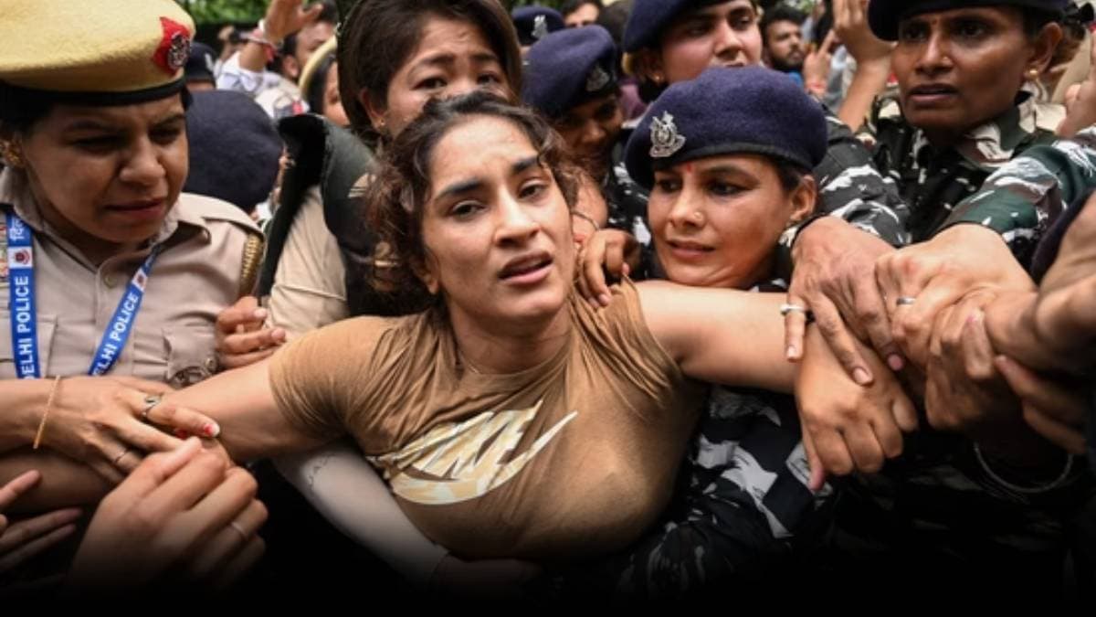 Vinesh Phogat के साथ देखें कैसे हुई थी बदतमीजी? पुलिसवाले ने की थी शर्मनाक हरकत