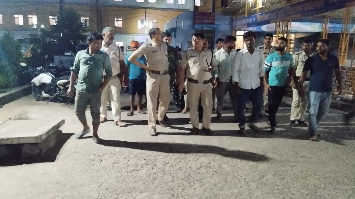 पहले युवक को मारी गोली, फिर हवाई फायरिंग कर फैलाई दहशत, थाने से 500 मीटर दूरी पर हुई बड़ी वारदात