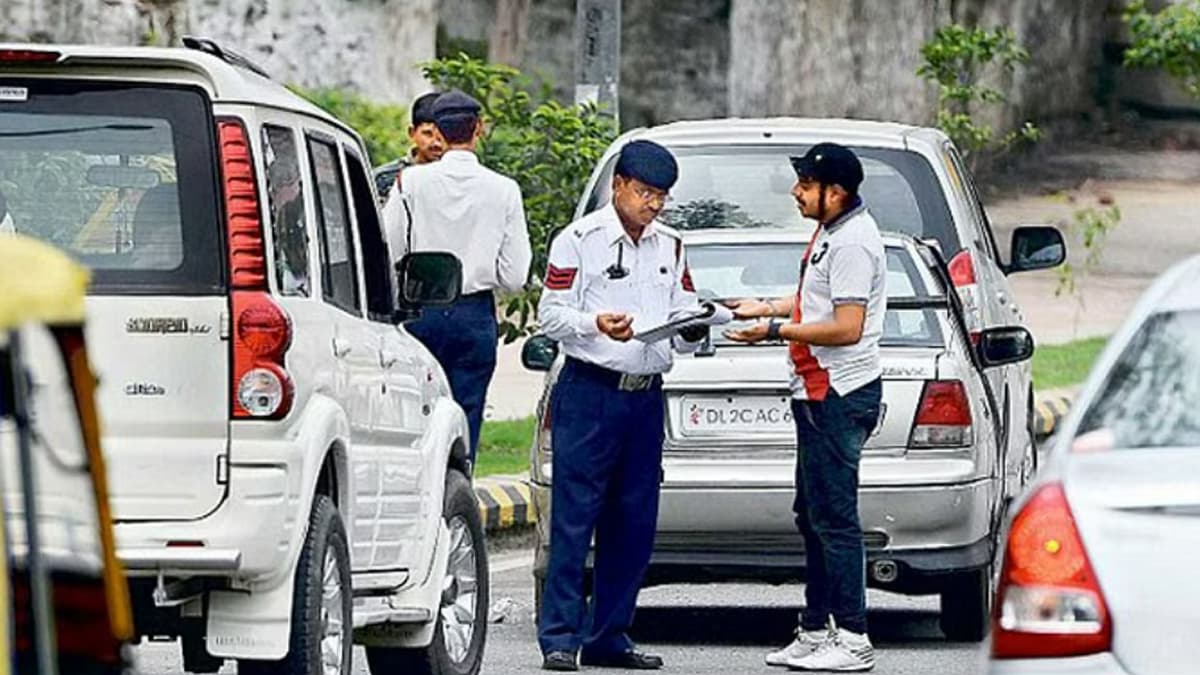 अगर गलती से ट्रैफिक पुलिस ने काट दिया आपका चालान, तो ऐसे हो सकता है माफ