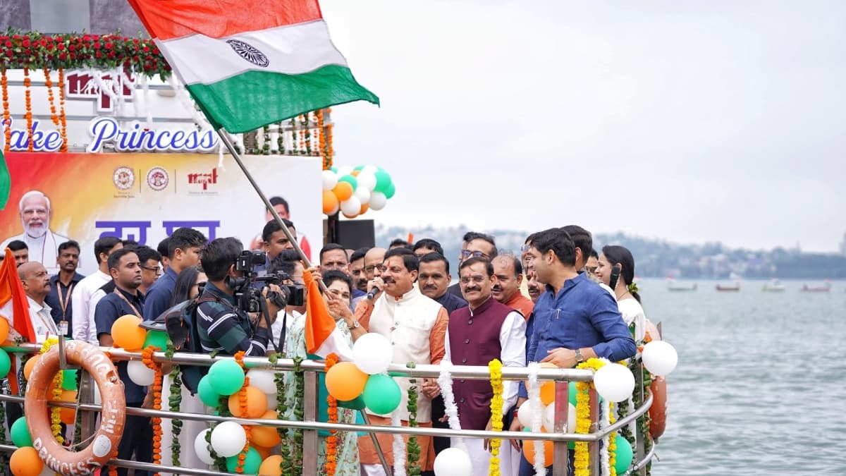 भोपाल के बोट क्लब पर तिरंगा अभियान का जश्न, मुख्यमंत्री मोहन यादव ने गुनगुनाया देशभक्ति गीत