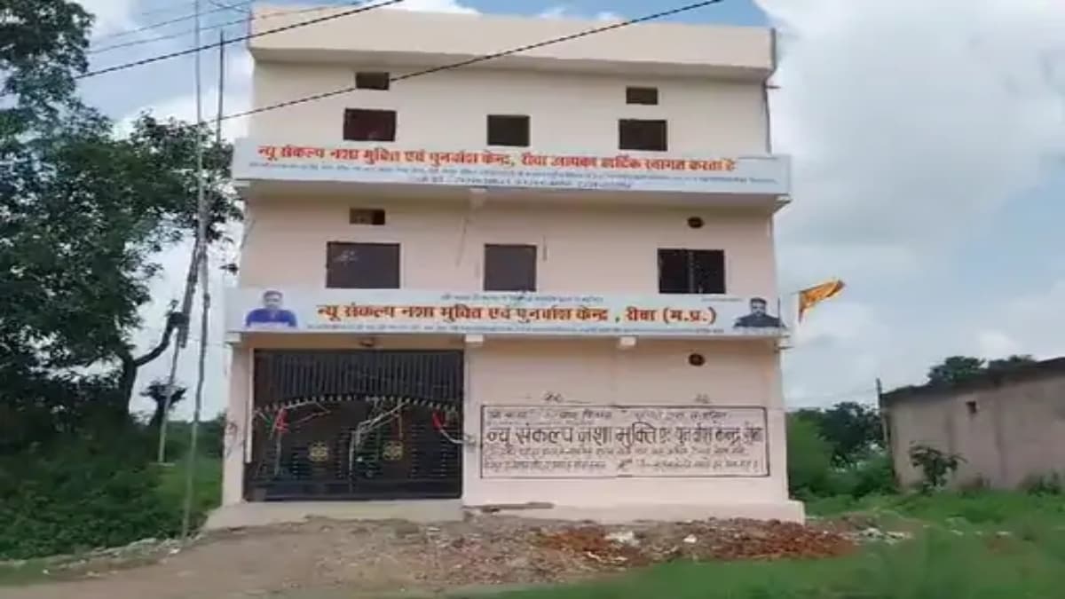 मरीज की बीवी पर फिदा हुए डाक्टर का कत्ल, हमलावरों ने मारा और किया फोन-एक्सीडेंट में घायल