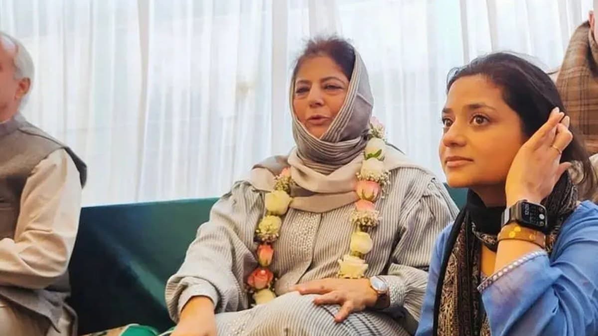 'हिंदुत्व एक ऐसी बीमारी है जिसने...', महबूबा मुफ्ती की बेटी का विवादित बयान