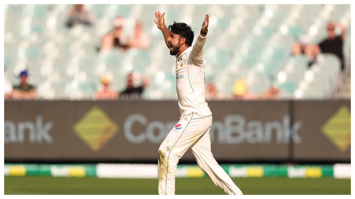 PAK vs BAN: पाकिस्तान क्रिकेट टीम को लगा बड़ा झटका, पूरी सीरीज से बाहर हुआ ये स्टार खिलाड़ी