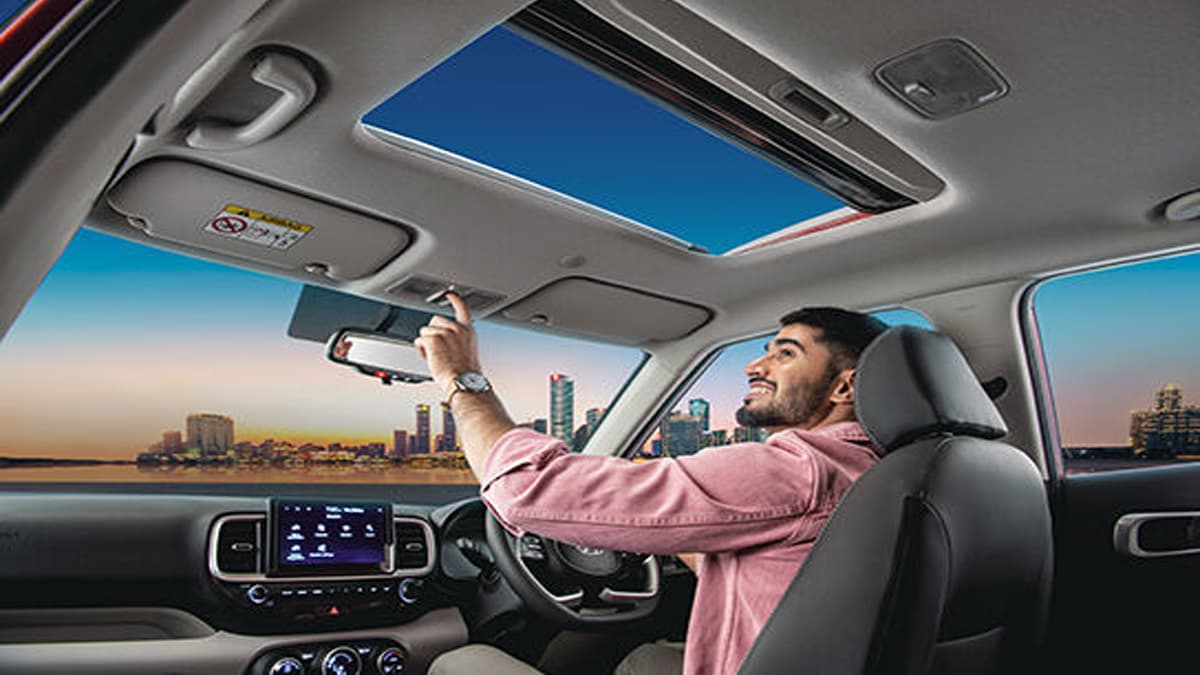 सनरूफ के साथ Hyundai ने Venue का सस्ता वेरिएंट उतारा, फीचर्स के साथ जानें कीमत