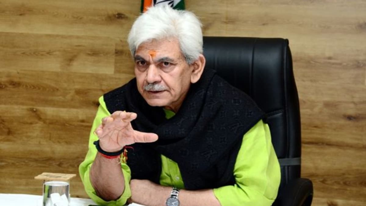 क्या दिल्ली की तरह कश्मीर में भी होगा सरकार और LG के बीच घमासान? इन वजहों से उठ रहे सवाल