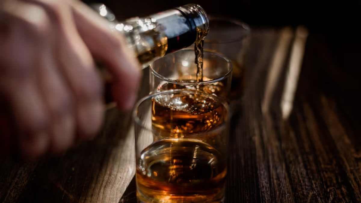 शराब के शौकीनों को अलर्ट करेगी ये रिसर्च, जानें कितनी वाइन सेहत के लिए खतरनाक?