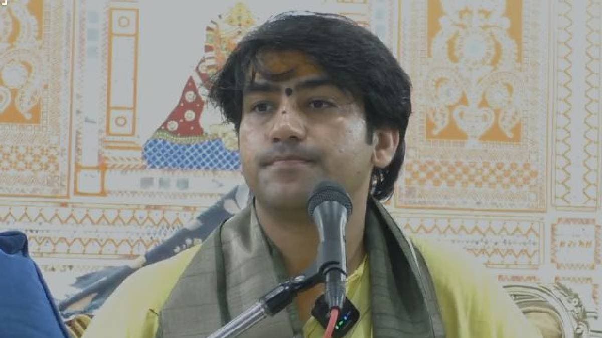 'दोषियों को मिले फांसी'...लड्डू विवाद पर भड़के धीरेंद्र शास्त्री, प्रसाद खा चुके भक्तों को दी ये सलाह