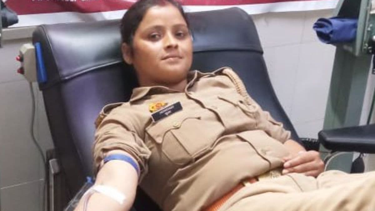 एक पुलिसवाली ये भी, नवजात की जान बचाने को दिया खून, जमकर तारीफ
