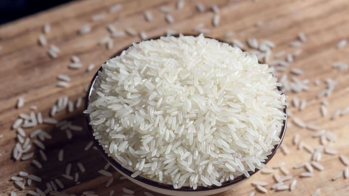 इस देश में पड़ गया चावल का अकाल! लोगों में मचा 'हाहाकार'; विदेशी पर्यटकों पर लगा इल्जाम