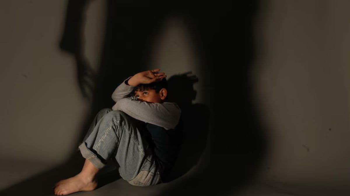 स्कूल बैग भूलने की 'खौफनाक' सजा! अलीगढ़ से आया चौंकाने वाला मामला