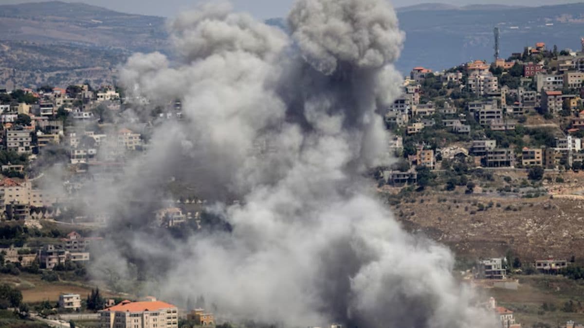 Israel में मचा 'हाहाकार'! Hezbollah ने एक साथ छोड़ी मिसाइलें और Drone