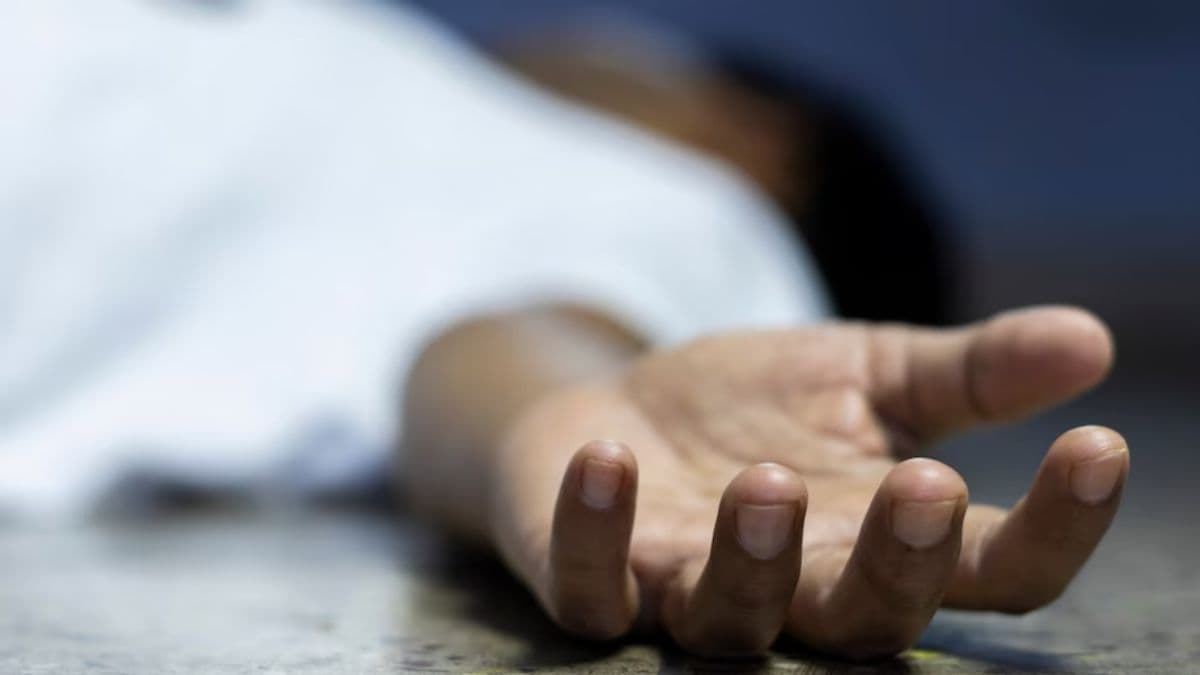 MBA Student ने हॉस्टल से लगाई छलांग, छात्रों ने लगाए बड़े इल्जाम Delhi news