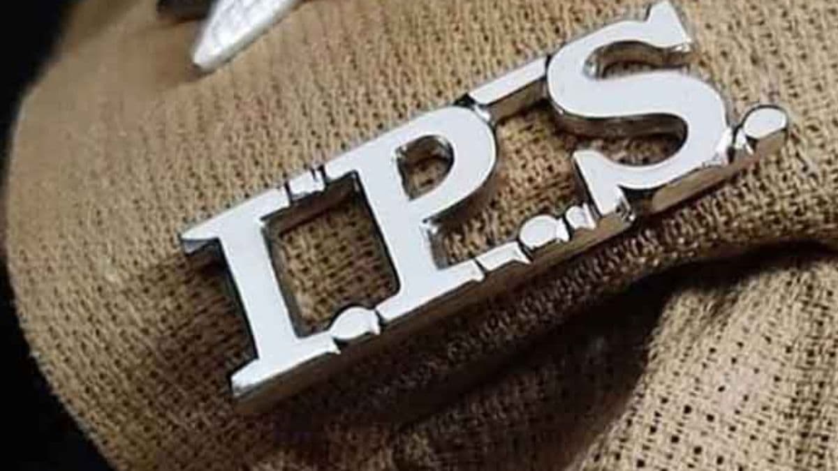 Become an IPS by paying 2 lakh