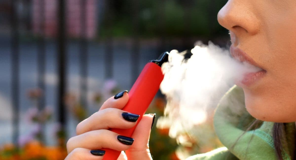 E-Cigarettes से नफरत करवा देगी ये खबर, 32 साल की महिला के फेफड़े वेप पीने से खराब