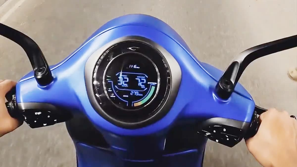 137km नॉनस्टॉप दौड़ेगा Bajaj का ये सस्ता इलेक्ट्रिक स्कूटर, 8000 रुपये हुआ सस्ता
