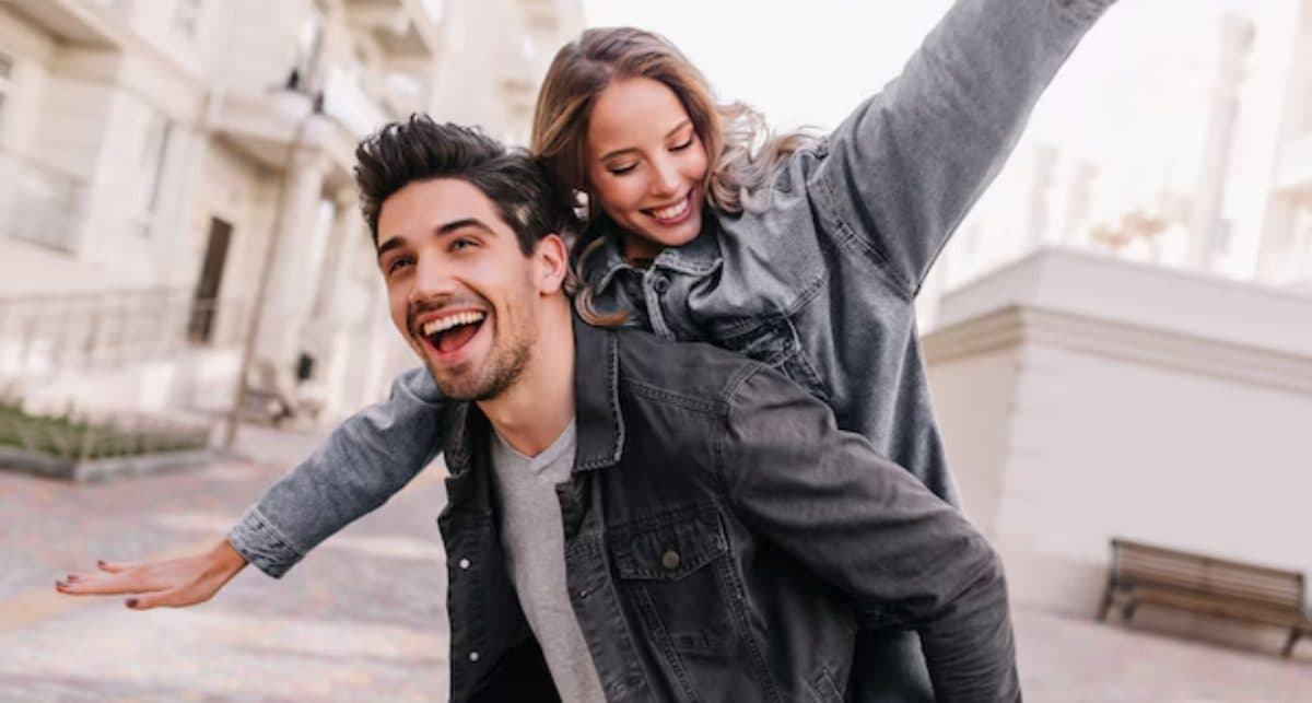 Relationship Tips: कहीं आपके बेस्टफ्रेंड को तो नहीं हो गया आप से प्यार? ऐसे चुटकियों में लगाएं पता