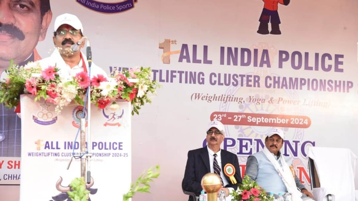 'पुलिस के जवान इंटरनेशनल लेवल पर गोल्ड मेडल जीतें', कार्यक्रम में बोले छत्तीसगढ़ डिप्टी CM विजय शर्मा