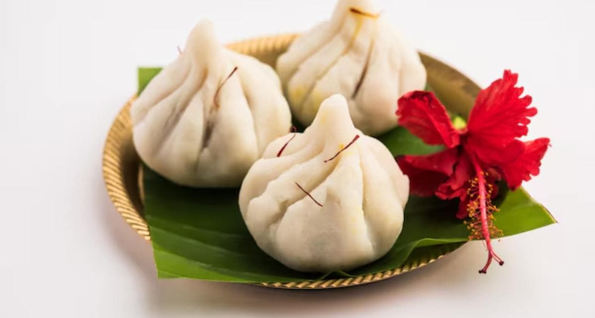 Modak Recipe: सिर्फ 10 मिनट में तैयार हो जाएंगे गणेश जी के प्रिय मोदक, जानें रेसिपी