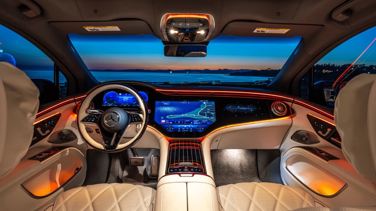 Mercedes Benz EQS 680 Maybach: 611km की रेंज, 31 मिनट में चार्ज, इस कार में लगे हैं 11 एयरबैग्स